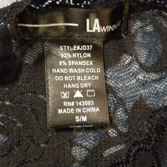 One piece - Picture 3 of 4